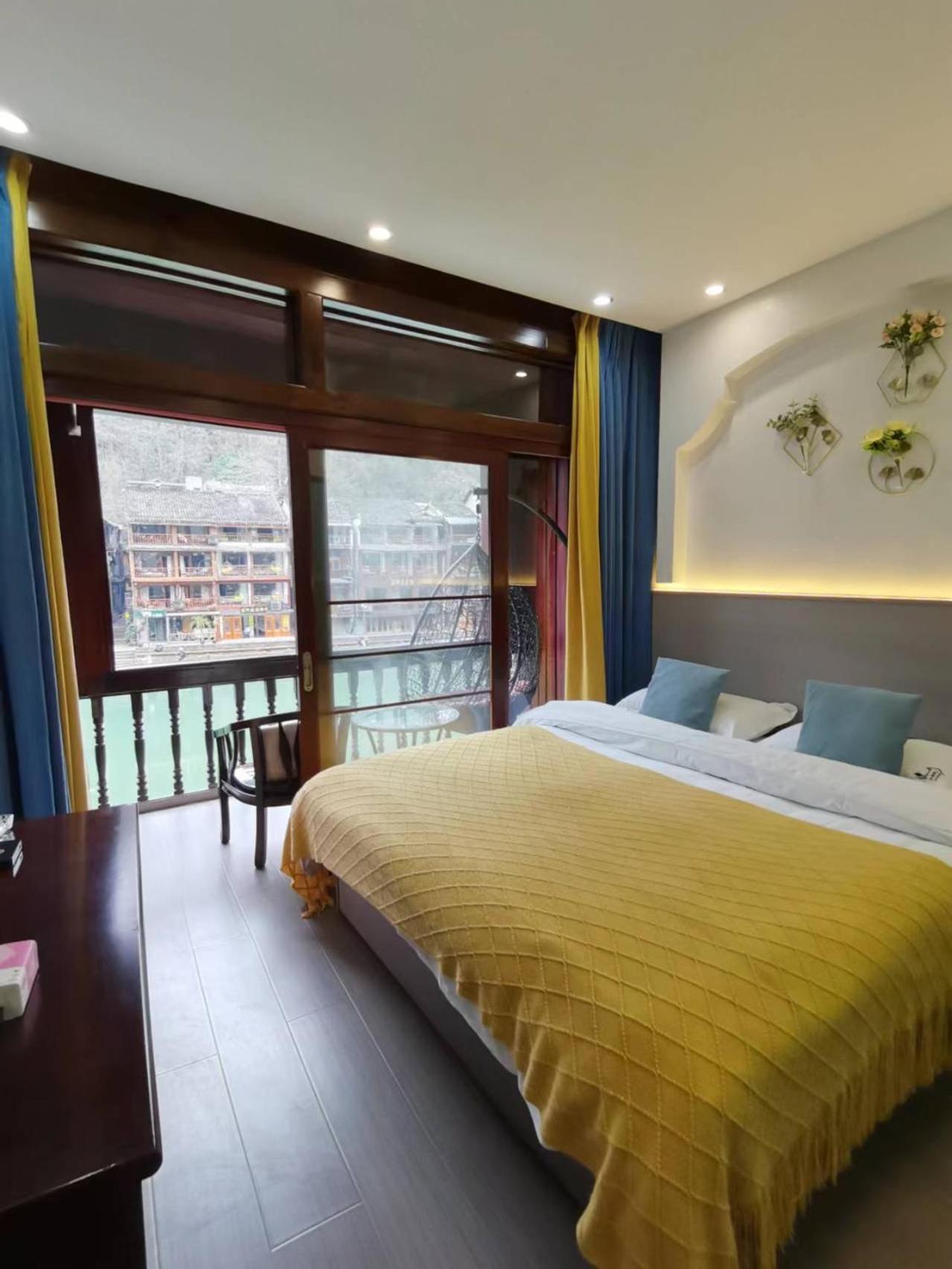 Fenghuang Ancient Town Lazy Cat Riverside Inn Eksteriør billede