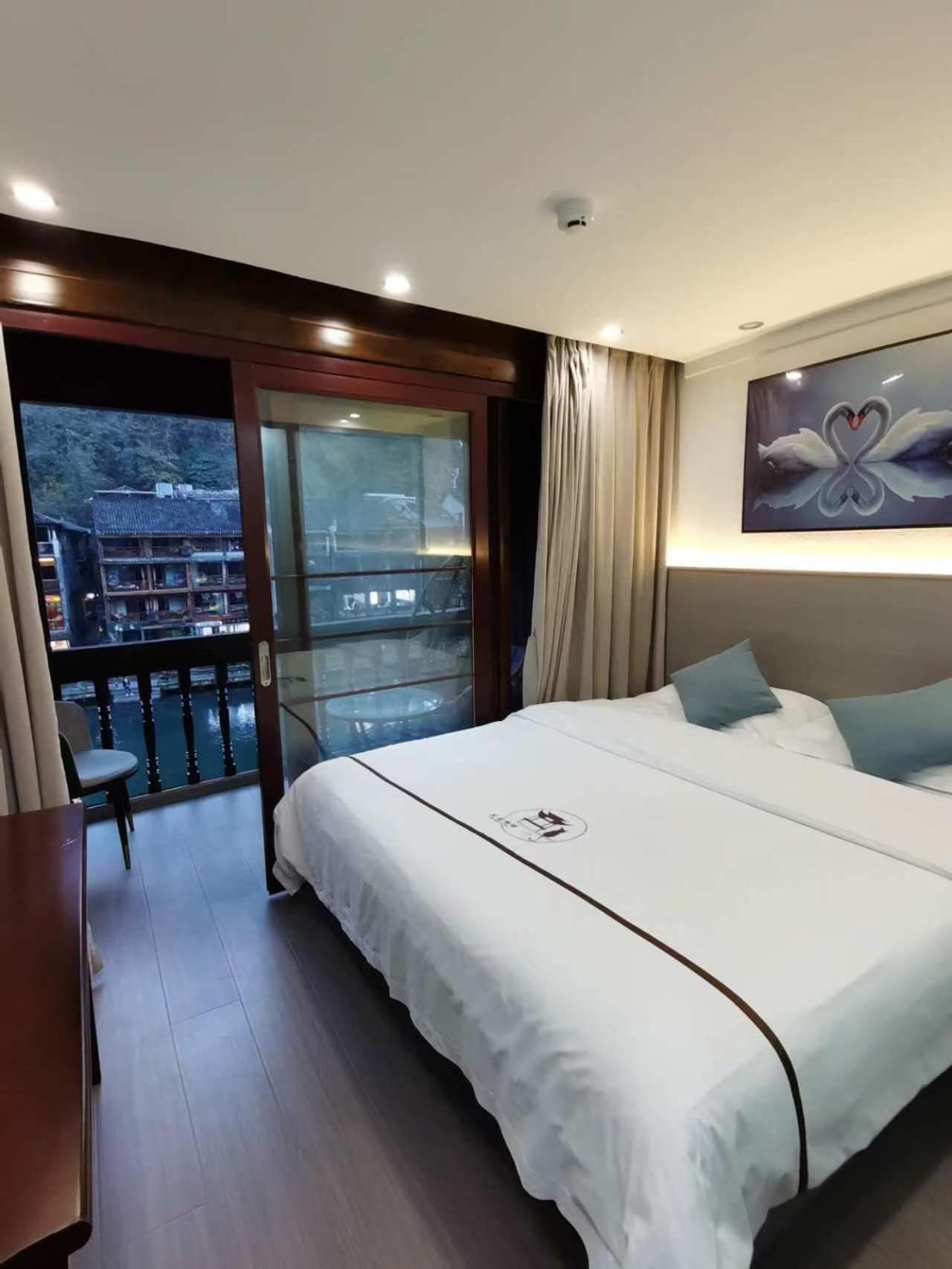 Fenghuang Ancient Town Lazy Cat Riverside Inn Eksteriør billede