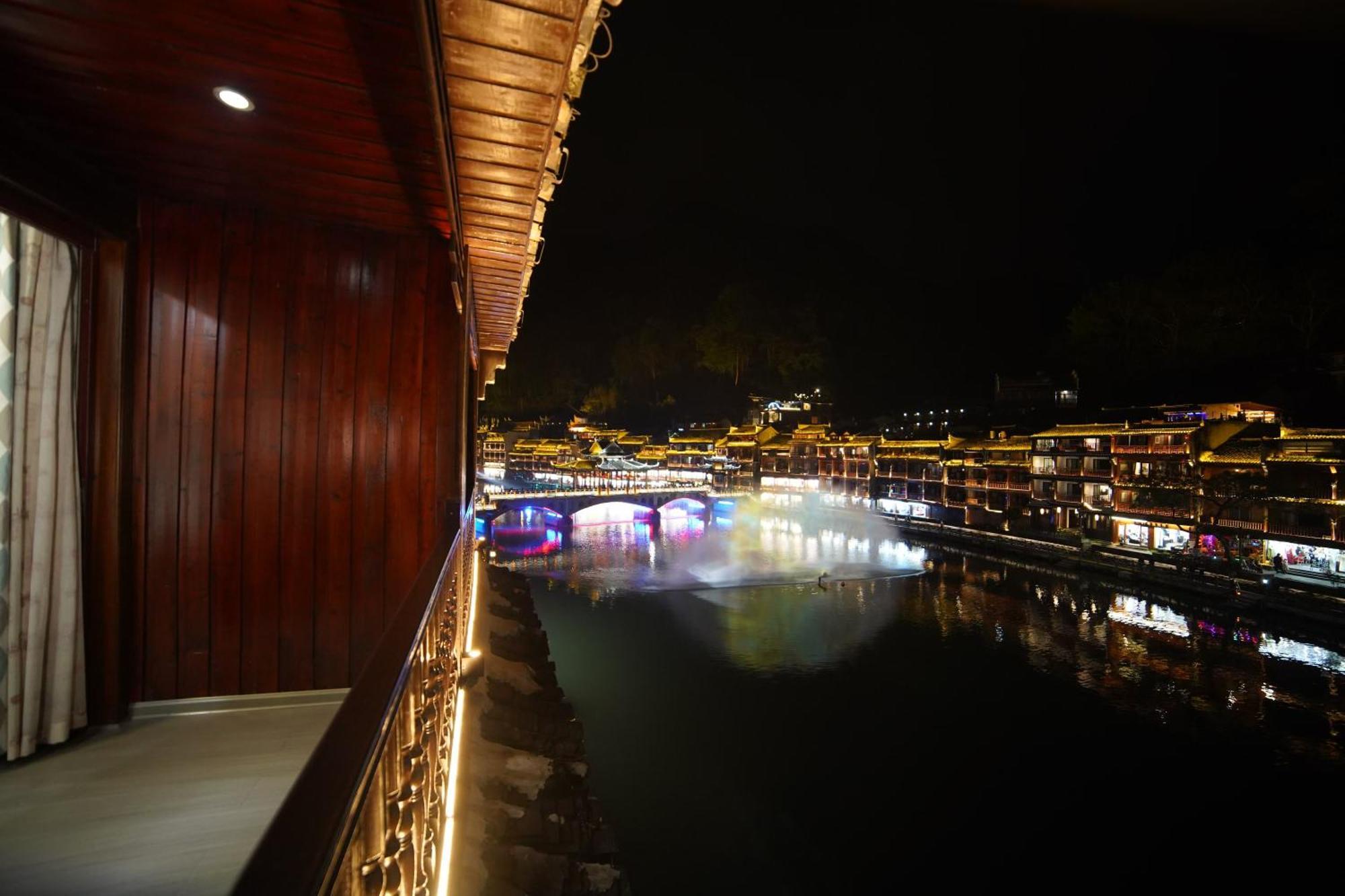 Fenghuang Ancient Town Lazy Cat Riverside Inn Eksteriør billede